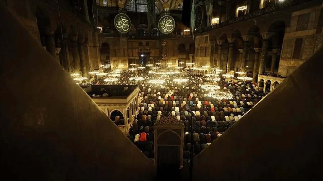 Kadir Gecesi nedir,  bu gece ne oldu, neden kutlanıyor? Bin aydan daha hayırlı Kadir Gecesi faziletleri, anlamı, önemi