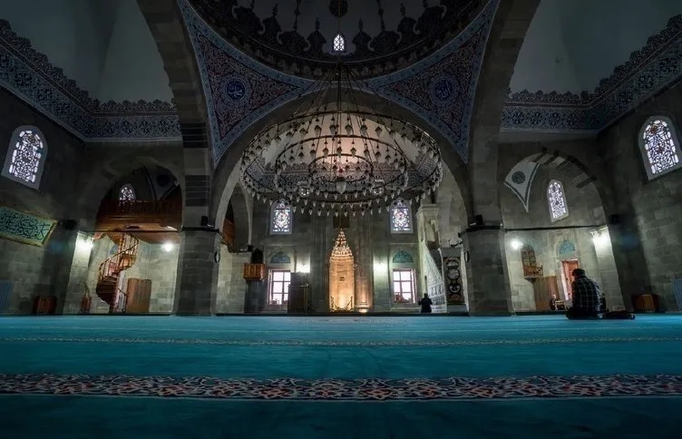 Kadir Gecesi yapılacak ibadetler, kılınacak namazlar: Diyanet ile  Kadir Gecesi ibadetleri nelerdir, bu gecede neler yapılır?