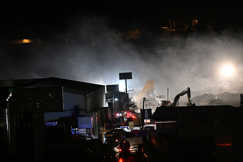 Ankara’da Hurdacılar Sanayi Sitesi’ndeki yangın kontrol altına alındı! Felaketin boyutu gün ağarınca ortaya çıktı