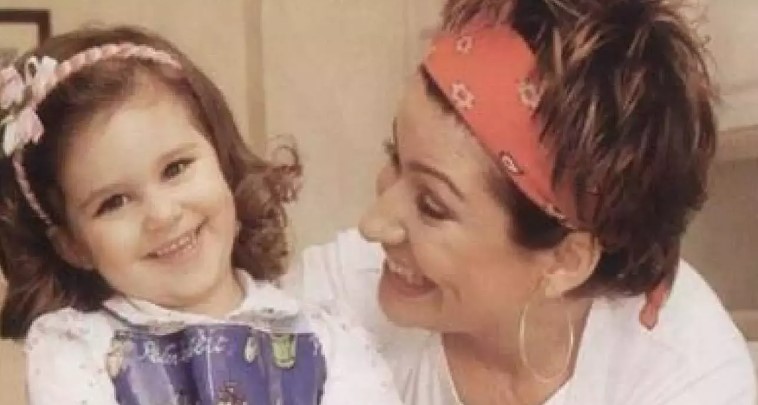 İclal Aydın'dan güzeller güzeli kızı Zeynep Lal'e duygusal kutlama! Görenler "Tıpkı annesinin gençliği" demeden edemedi...