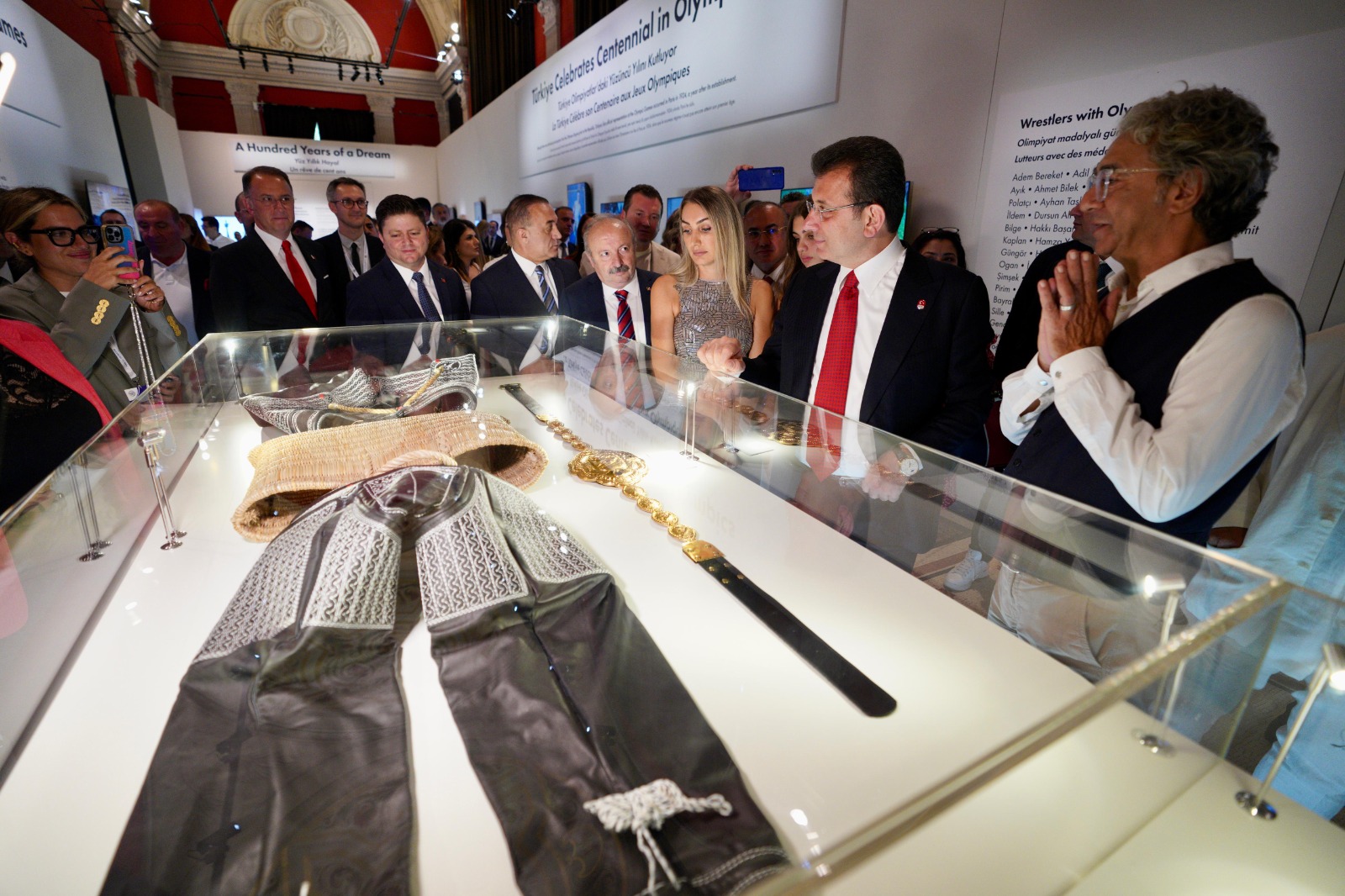 İstanbullular dertte İmamoğlu CHP’lilerle after partide: 7 günlük kirası 250 bin euro! Tüm masraflar İBB bütçesinden