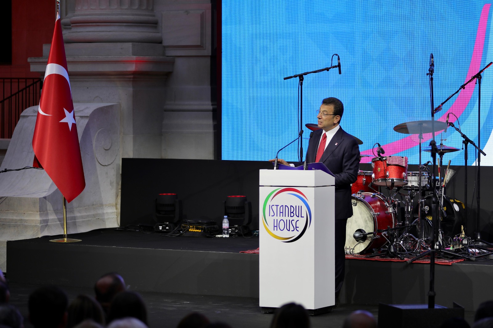 İstanbullular dertte İmamoğlu CHP’lilerle after partide: 7 günlük kirası 250 bin euro! Tüm masraflar İBB bütçesinden