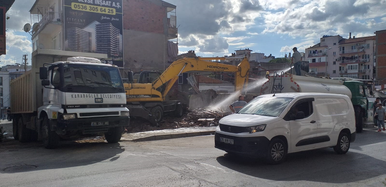 SABAH’ın ‘İzmir’deki tabut binaya kaçak inşaat’ haberi ses getirdi!