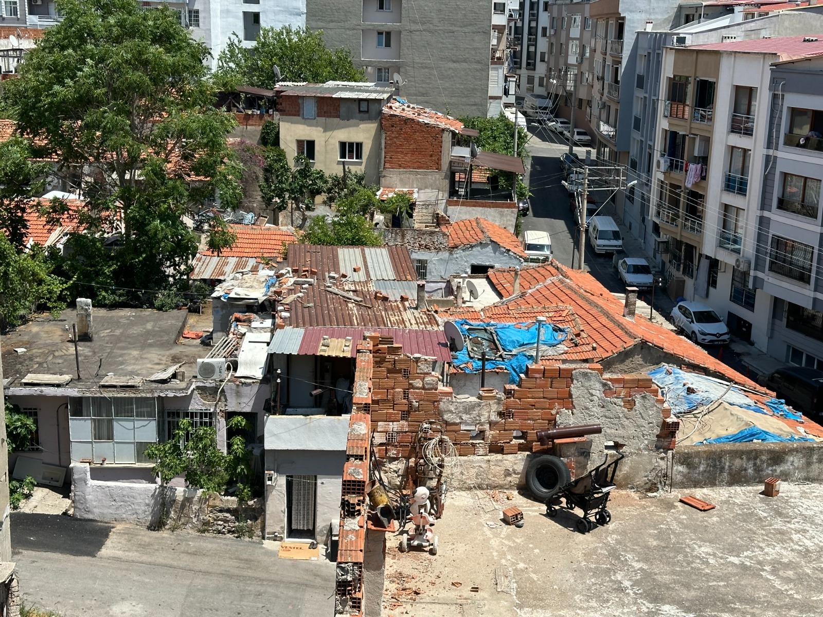 SABAH’ın ‘İzmir’deki tabut binaya kaçak inşaat’ haberi ses getirdi!