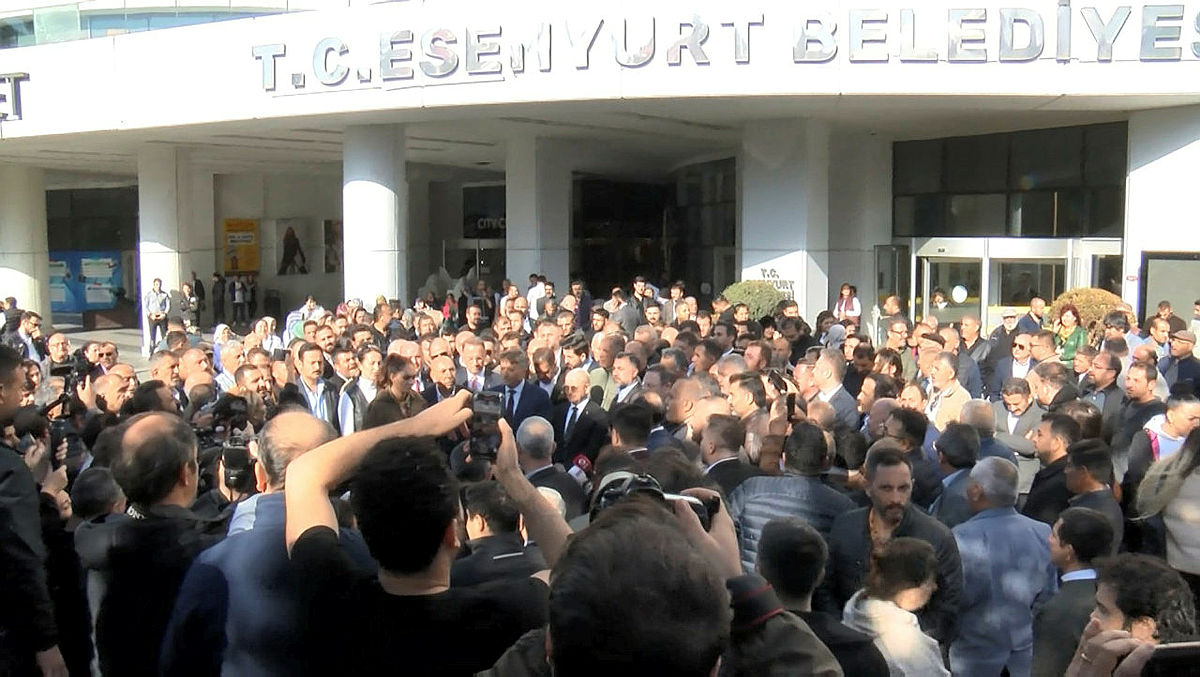 Son dakika: CHP’li Esenyurt eski Belediye Başkanı Ahmet Özer PKK’lıları işe almış