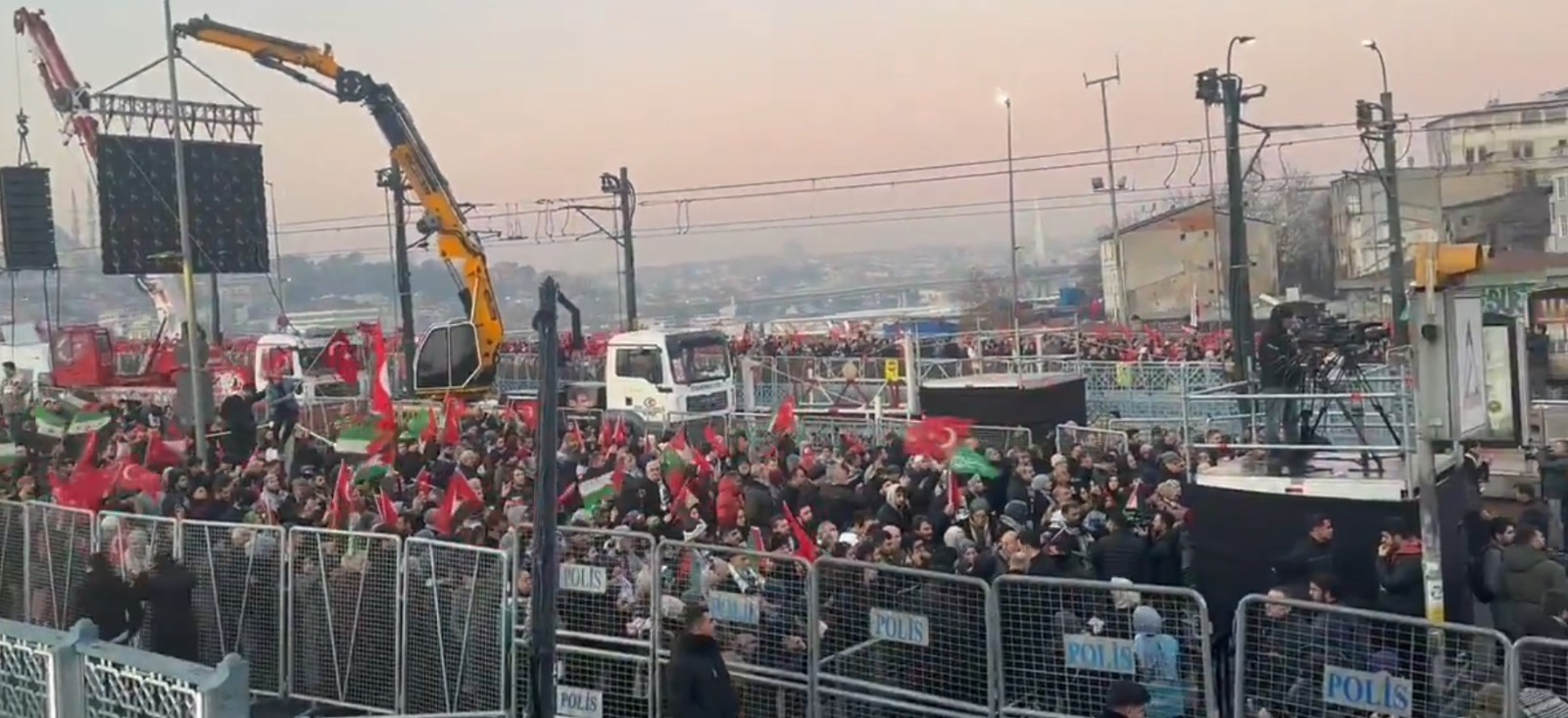 Dün Ayasofya, bugün Emevi, yarın Aksa! Dünyaya Galata’dan Gazze mesajı: Karanlık günlere bir güneş doğuyor