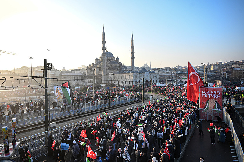 Dün Ayasofya, bugün Emevi, yarın Aksa! Dünyaya Galata’dan Gazze mesajı: Karanlık günlere bir güneş doğuyor