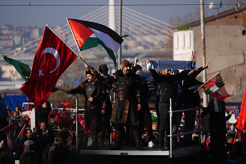 Dün Ayasofya, bugün Emevi, yarın Aksa! Dünyaya Galata’dan Gazze mesajı: Karanlık günlere bir güneş doğuyor