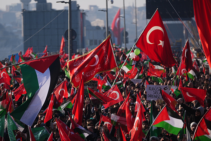 Dün Ayasofya, bugün Emevi, yarın Aksa! Dünyaya Galata’dan Gazze mesajı: Karanlık günlere bir güneş doğuyor