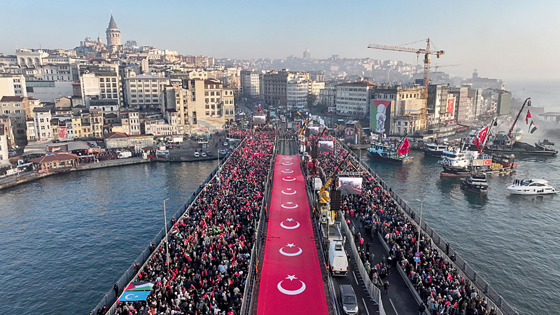 Dün Ayasofya, bugün Emevi, yarın Aksa! Dünyaya Galata’dan Gazze mesajı: Karanlık günlere bir güneş doğuyor