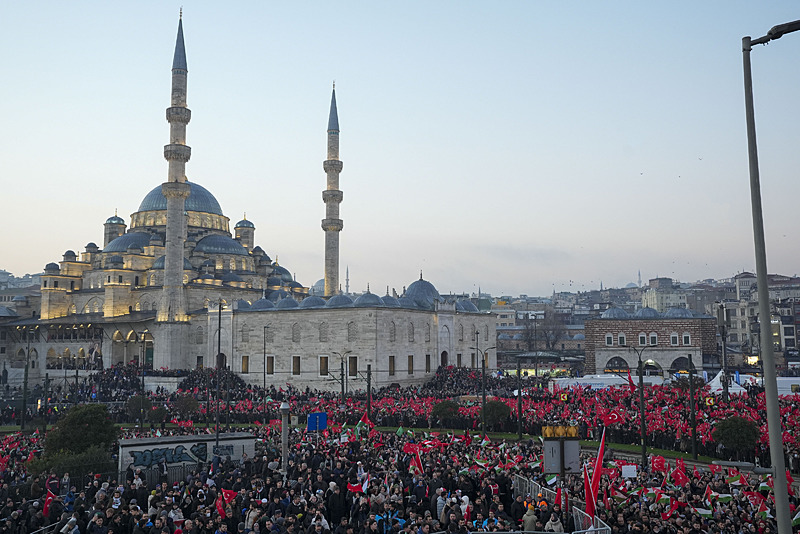 Dün Ayasofya, bugün Emevi, yarın Aksa! Dünyaya Galata’dan Gazze mesajı: Karanlık günlere bir güneş doğuyor