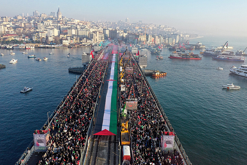 Dün Ayasofya, bugün Emevi, yarın Aksa! Dünyaya Galata’dan Gazze mesajı: Karanlık günlere bir güneş doğuyor