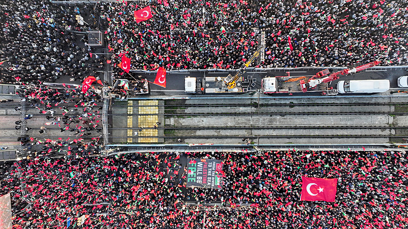 Dün Ayasofya, bugün Emevi, yarın Aksa! Dünyaya Galata’dan Gazze mesajı: Karanlık günlere bir güneş doğuyor