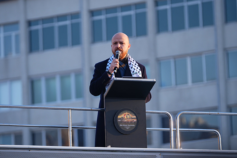 Katil İsrail zulmüne karşı Türkiye tek yürek: Yüzbinler Büyük Filistin Yürüyüşü için Galata Köprüsü’nde buluştu