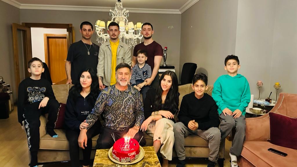 İzzet Yıldızhan'ın çocuklarıyla pazar paylaşımı! Ev hallerini böyle paylaştı...