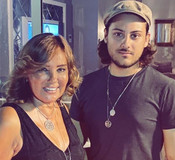 Yeşilçam'ın gamzeli güzeliydi! Bahar Öztan'ın ölüm yıl dönümünde oğlundan yürek yakan paylaşım: "Sen, ben, Allah hep beraber bir bütün…”