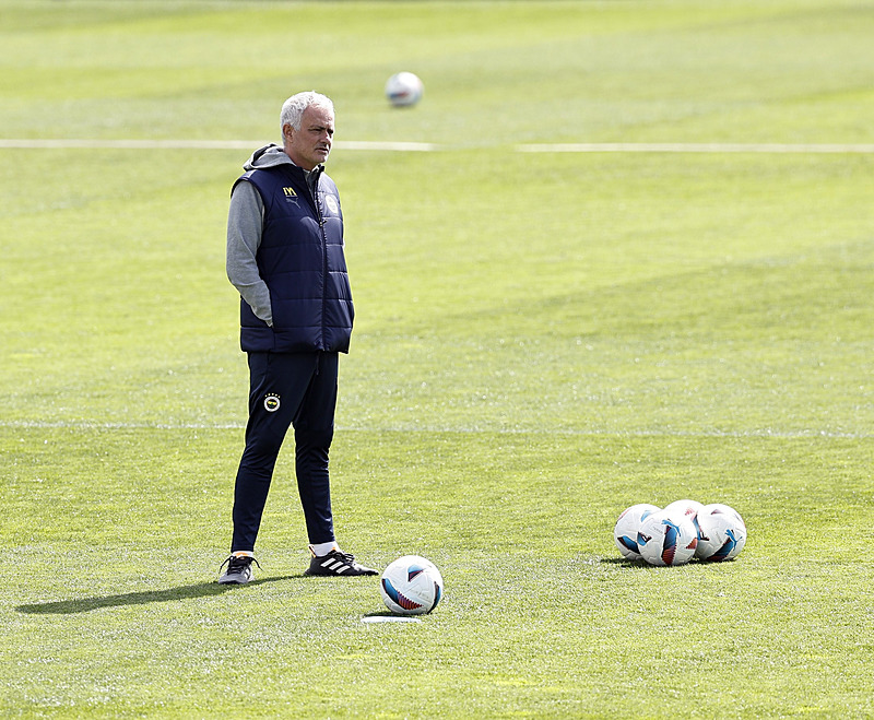 Son dakika haberi: Fenerbahçe'de imzalar atılıyor! Mourinho onayı verdi...
