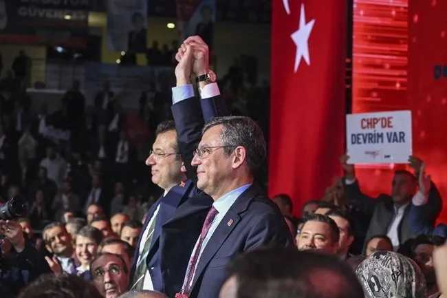 SON DAKİKA | CHP’nin Ekrem İmamoğlu imza kampanyası kontrolden çıktı! ‘Bir kişiye 10 imza attırıyorlar’
