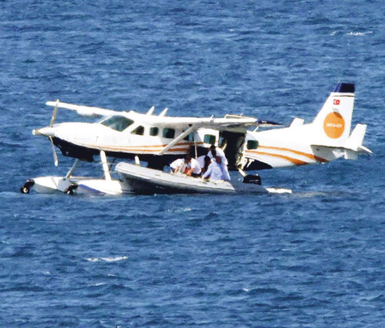 Rus milyarder özel deniz uçağıyla Bodrum'a geldi! Eşiyle 10 gün tatil yapacak...
