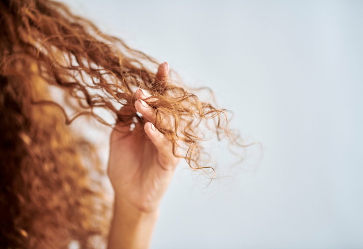 Kuru ve cansız saçları adeta Rapunzel’e çeviriyor! İki malzemeli doğal karışım…