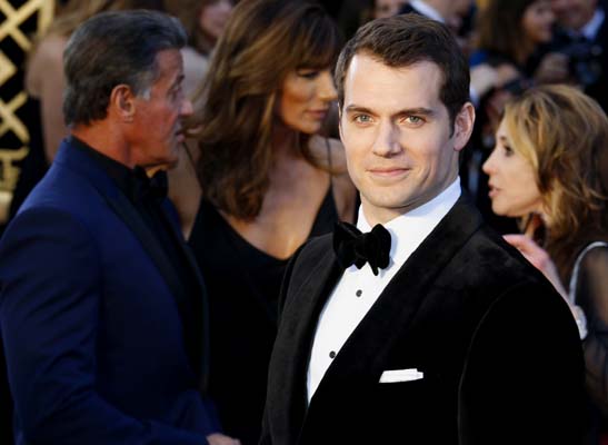Dünyanın en yakışıklı adamına ne oldu? Sosyal medya Henry Cavill’in yeni imajını konuşuyor: "Abim saçları kestir!"