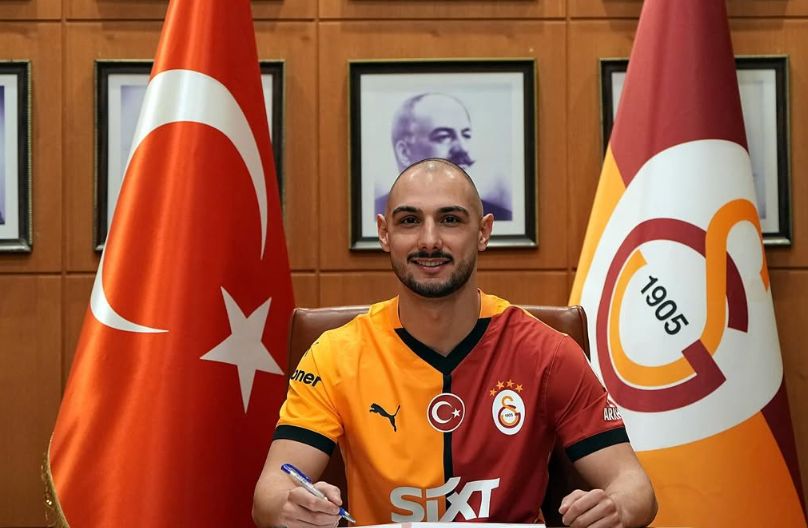 Galatasaraylı futbolcu Ahmed Kutucu sevgilisi Asena Atalar’a evlilik teklif etti: İçim içime sığmıyor!