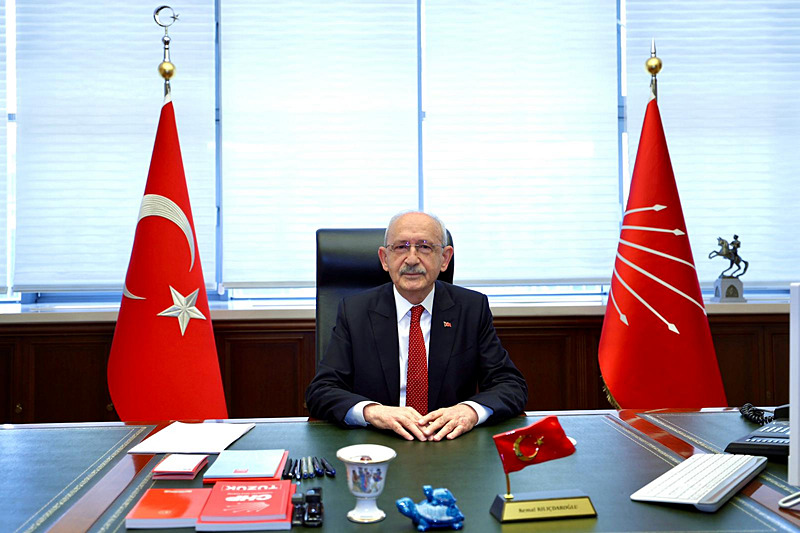 SON DAKİKA | CHP ortadan ikiye bölündü! Kemal Kılıçdaroğlu genel merkezde, Özgür Özel Meclis’te