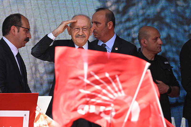 SON DAKİKA | CHP ortadan ikiye bölündü! Kemal Kılıçdaroğlu genel merkezde, Özgür Özel Meclis’te