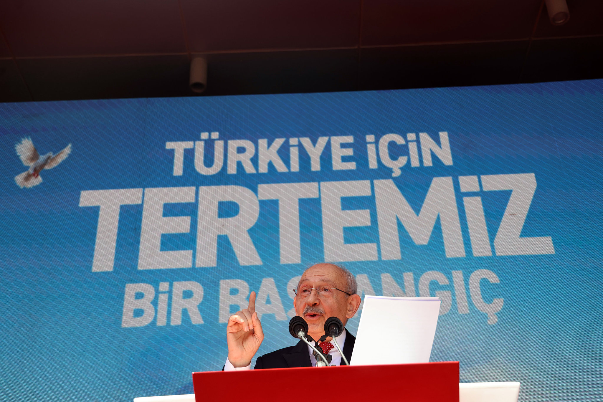 SON DAKİKA | CHP ortadan ikiye bölündü! Kemal Kılıçdaroğlu genel merkezde, Özgür Özel Meclis’te