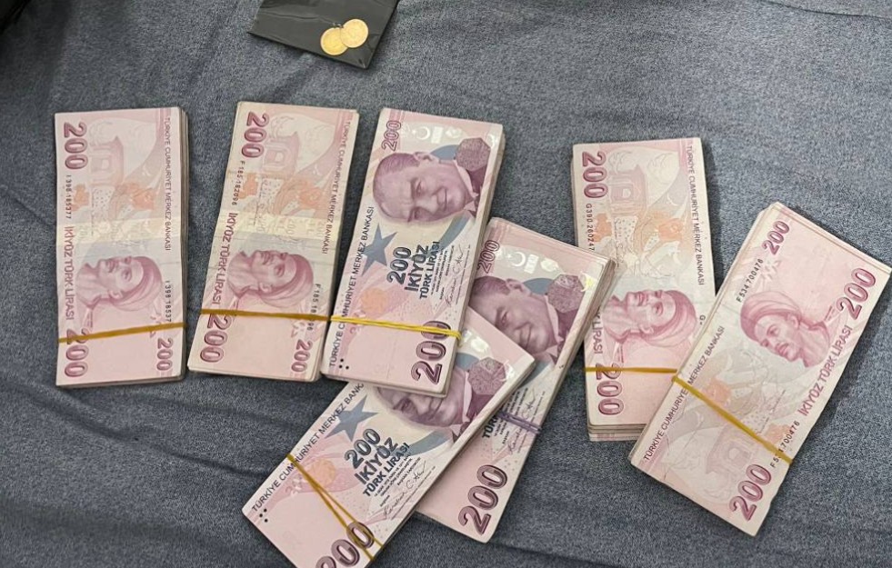 SON DAKİKA | Gezi maskeli FETÖ kampı! AVM emanet dolaplarında gizli para trafiği