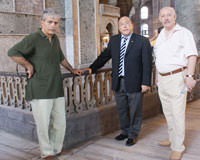 Soldan sağa:  ANI Tour'un sahibi Veli Çilsal, Ayasofya Müzesi Müdürü Doç.Dr. Haluk Dursun, TÜRSAB İstanbul Asya BYK.Başkanı Nezih Üçkardeşler.