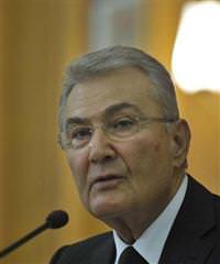 Pankartlı eyleme Baykal savunması