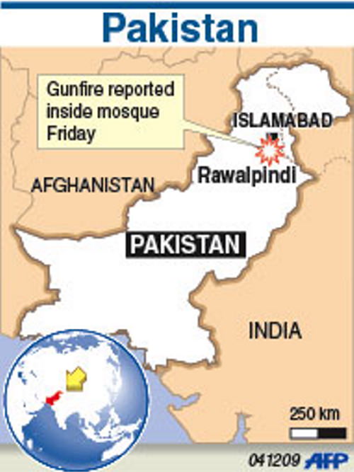 Pakistan'da camiye kanlı saldırı-1