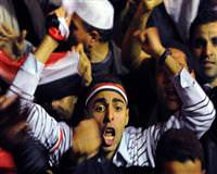 Halk Başardık sloganları atıyor