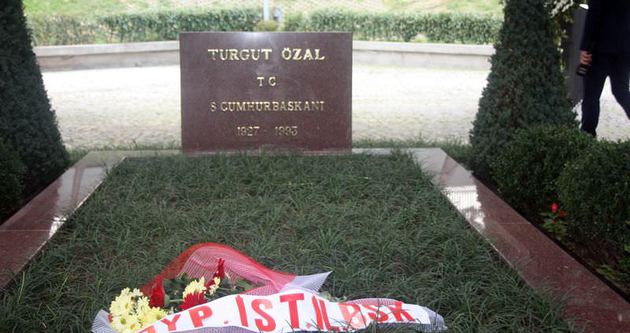 Turgut Özal, doğum gününde mezarı başında anıldı