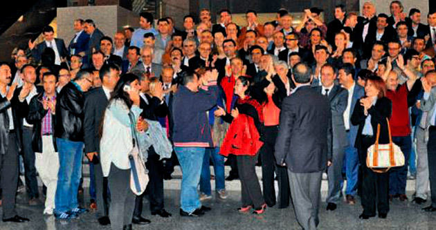 Adliyelerde alkış sesleri