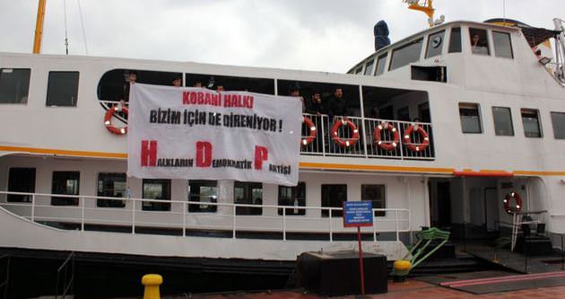 HDP üyeleri Kadıköy vapurunu işgal etti