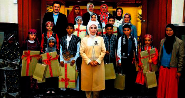 Emine Erdoğan dünya çocuklarıyla buluştu