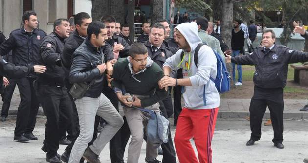 Anadolu Üniversitesi’nde kavga