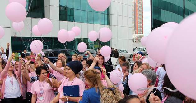 Pembe balonlar meme kanseri için uçtu