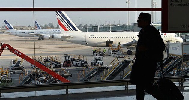 Paris havaalanında Ebola taraması başladı
