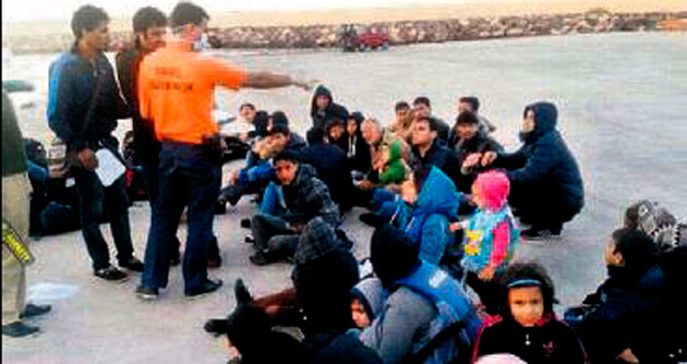 43 Afgan kaçak son anda kurtarıldı