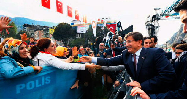 Maskeleri düşmüştür