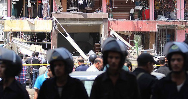 Mısır’da polislere bombalı saldırı düzenlendi