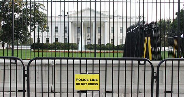 Beyaz Saray’a girme girişimini köpekler engelledi