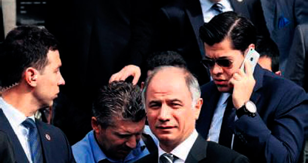 ’Siyaset karar verir bürokrasi uygular’