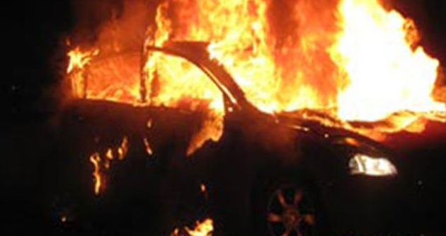 Teröristler araç yaktı