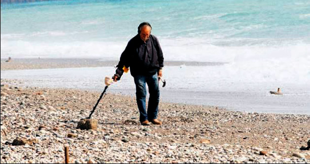 Antalya’da plajda altın avı başladı