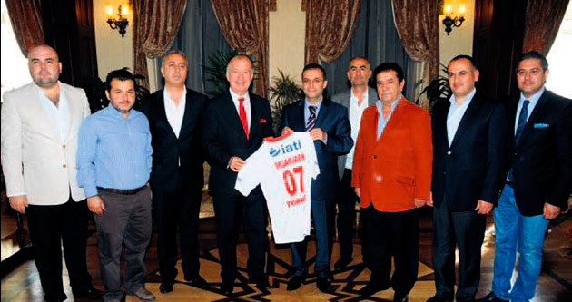 Antalyaspor yönetimi Vali Türker’i ziyaret etti