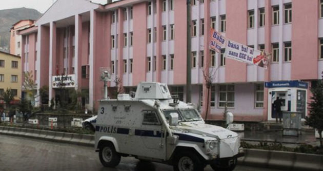 Hakkari’de zırhlı araç devrildi: 6 polis yaralı